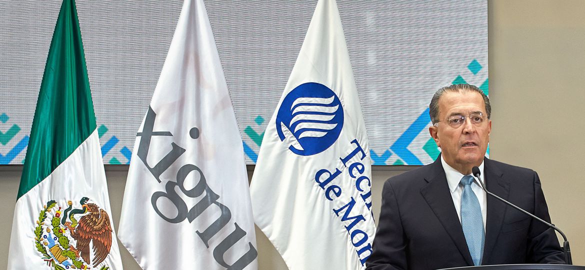 Eugenio Garza Herrera, presidente del Consejo de Administración de Xignux y presidente del Consejo Directivo del Premio Rómulo Garza