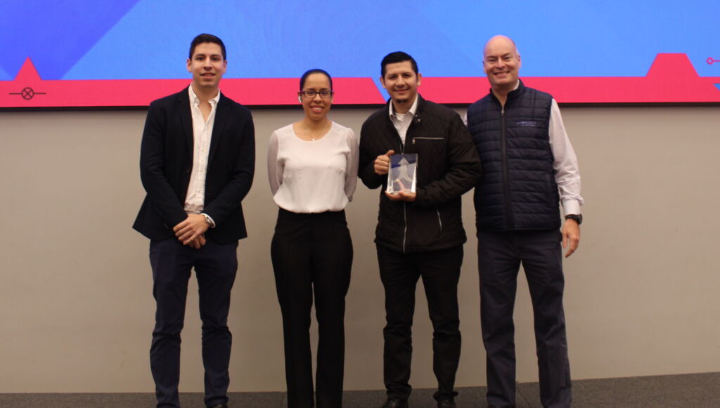 En el marco de la Asamblea de Operaciones 2022 del Clúster Automotriz de Nuevo León (CLAUT), nuestros equipos de Transformación Digital Xignux, Industria 4.0 y Operaciones Planta Flexibles de Viakable se llevaron el Premio CLAUT en la categoría Industria 4.0, por su proyecto “Optimización de consumo XLPE en cable automotriz de la línea HCV Davis”.