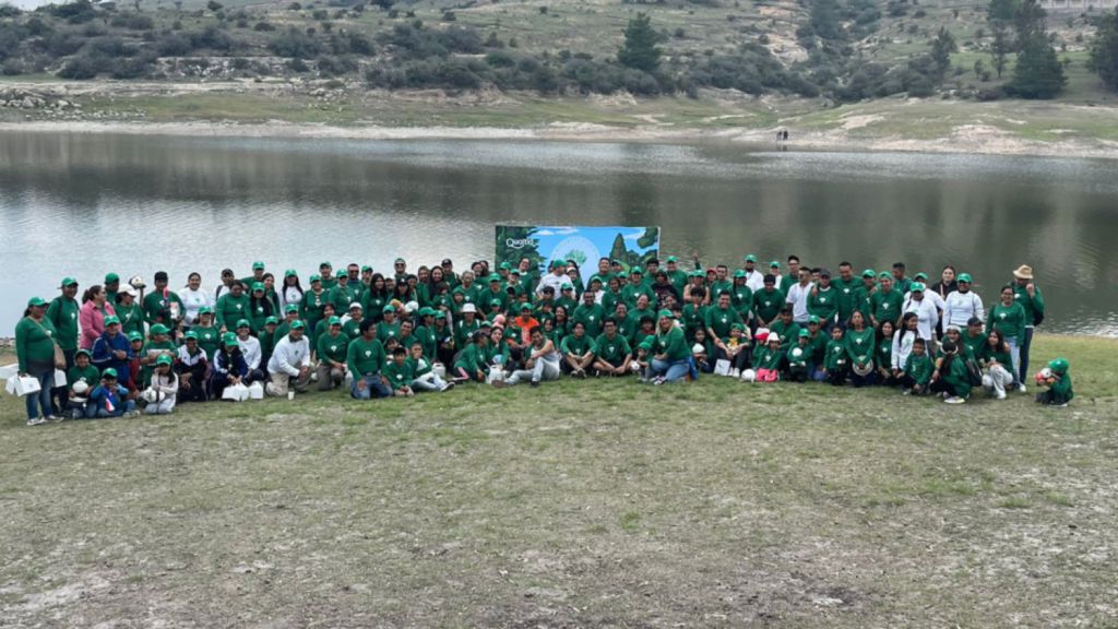 El 15 de julio, el equipo de Planta Tepotzotlán realizó nuestra reforestación anual en la presa La Concepción.