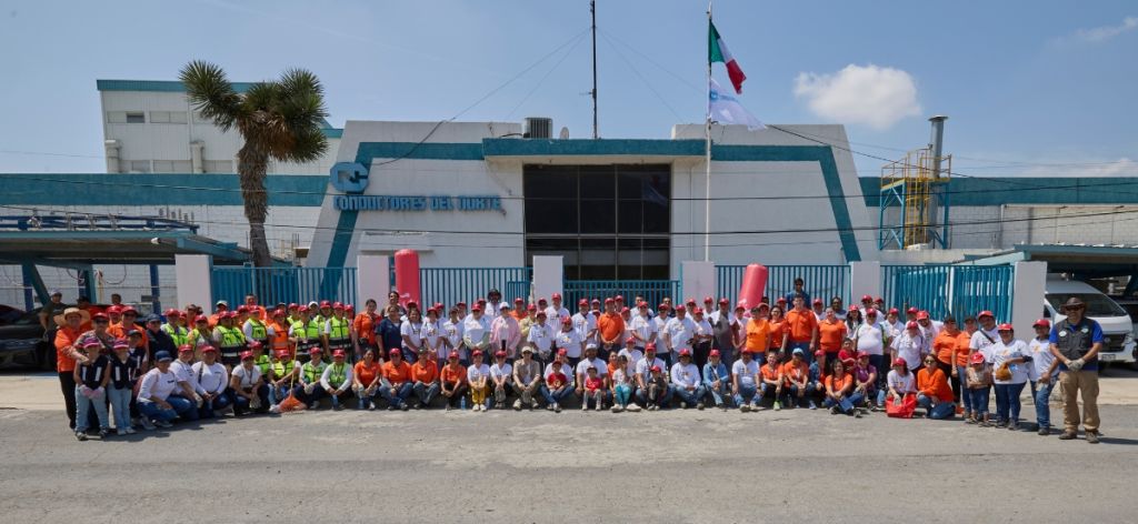 Realizamos una jornada de limpieza y reforestación en las inmediaciones de Viakable planta El Carmen, como parte de un esfuerzo por mejorar el entorno natural de la zona.