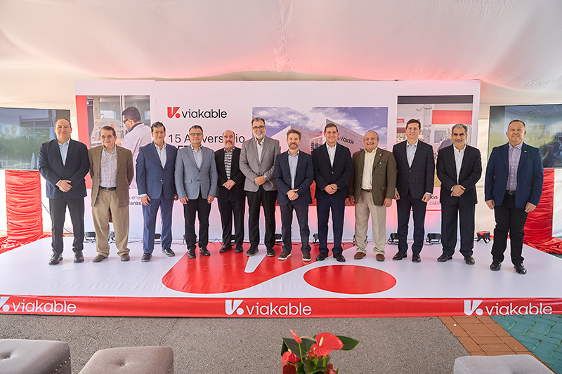 Executives and Authorities: XIGNUX and Viakable executives posed for a commemorative photo alongside CETIV’s strategic partners